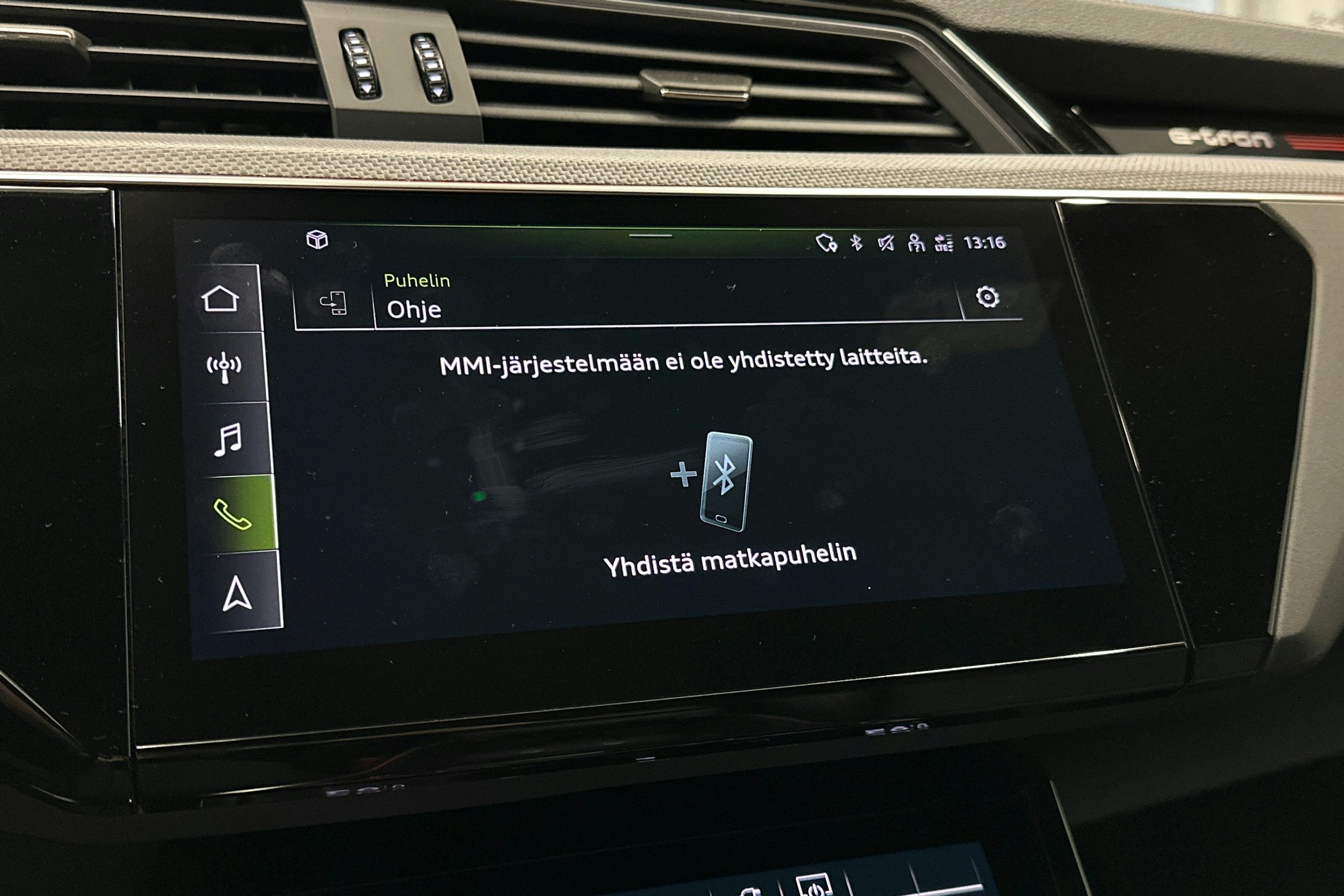 valkoinen Audi e-tron 2023 kuva 31.