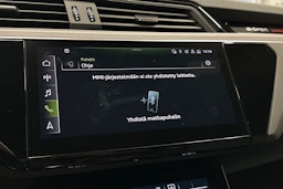 valkoinen Audi e-tron 2023 kuva 31.