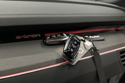 valkoinen Audi e-tron 2023 kuva 33.