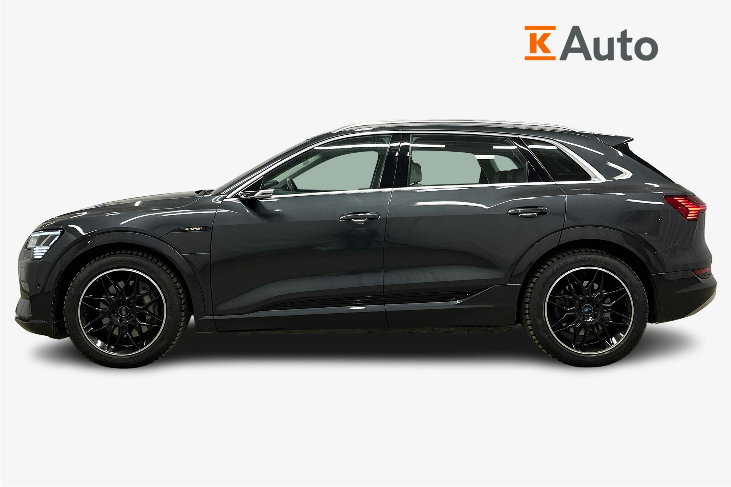 harmaa Audi e-tron 2023 kuva 5.