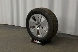 harmaa Audi e-tron 2023 kuva 10.