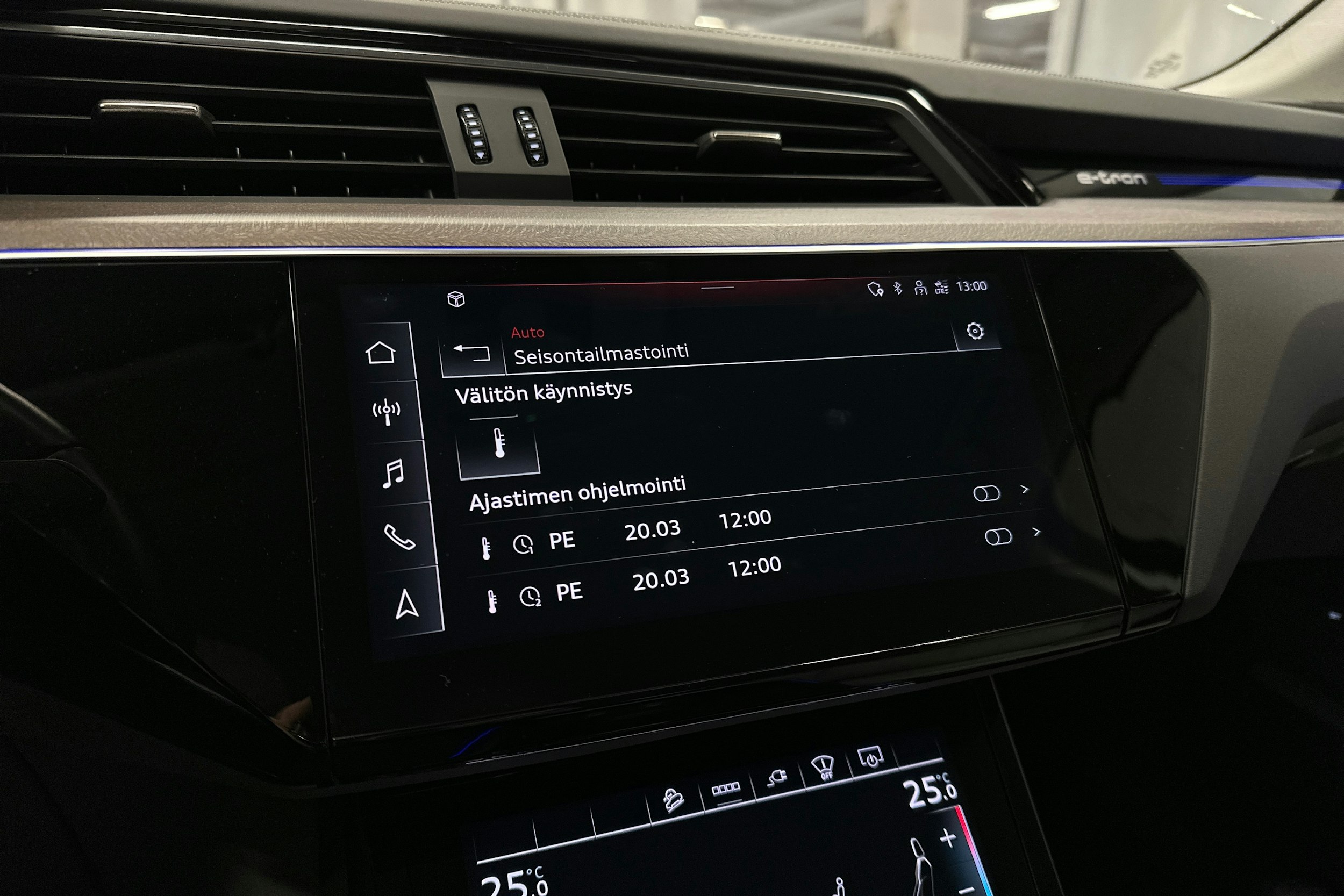 harmaa Audi e-tron 2023 kuva 17.