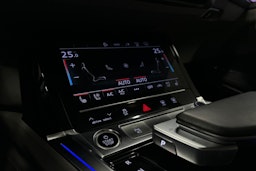 harmaa Audi e-tron 2023 kuva 20.