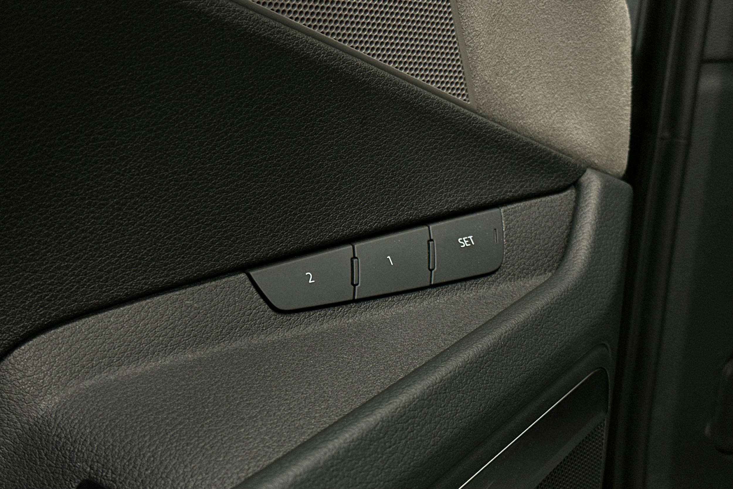 harmaa Audi e-tron 2023 kuva 25.