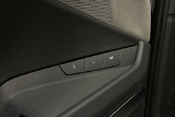 harmaa Audi e-tron 2023 kuva 25.