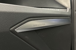 harmaa Audi e-tron 2023 kuva 26.