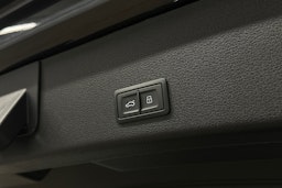 harmaa Audi e-tron 2023 kuva 28.