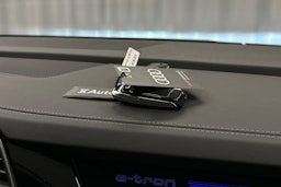 harmaa Audi e-tron 2023 kuva 29.