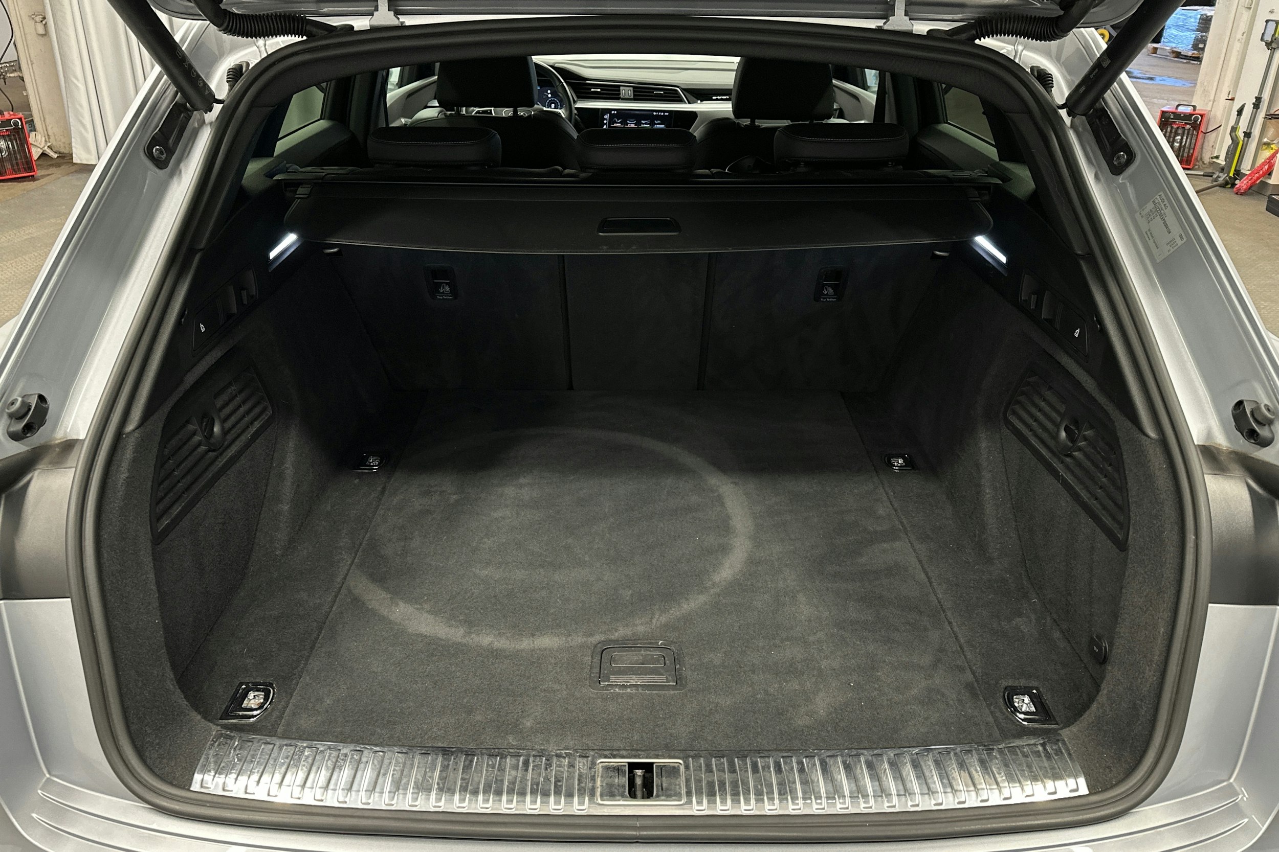 hopea Audi e-tron 2023 kuva 13.