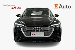 musta Audi e-tron 2023 kuva 5.