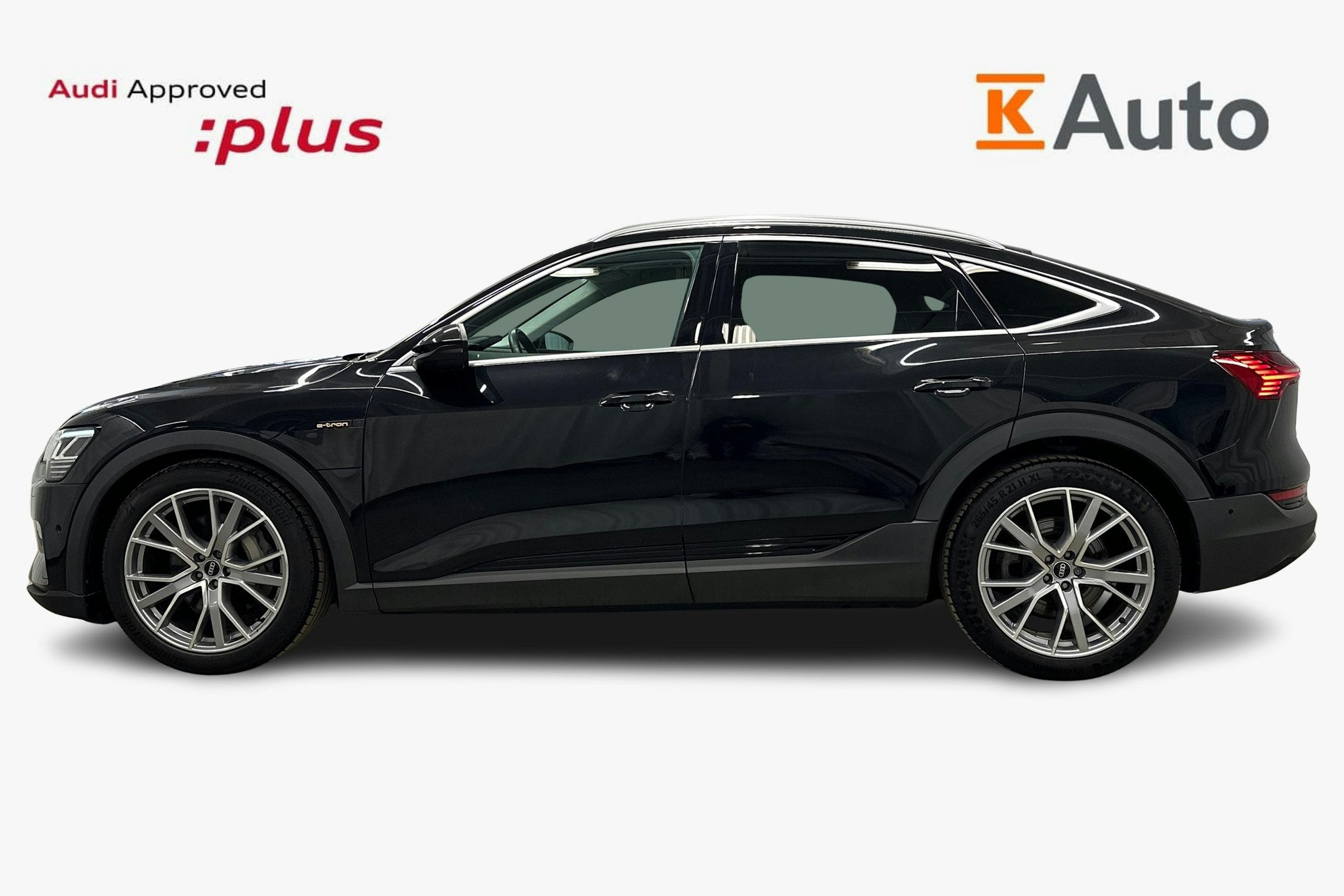 musta Audi e-tron 2023 kuva 6.