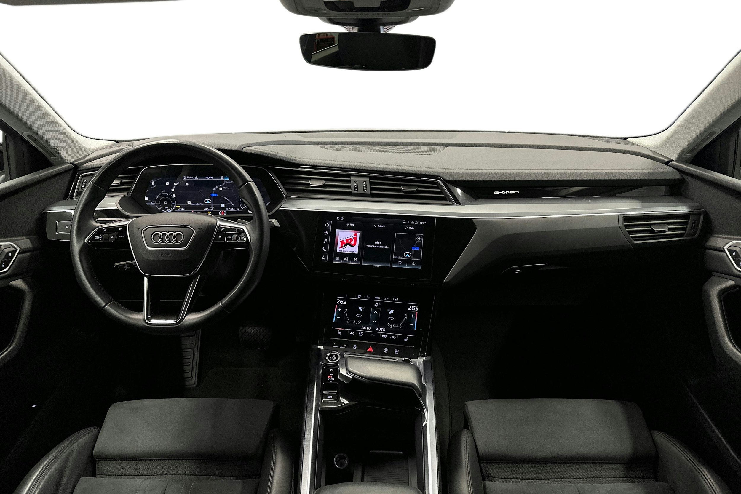musta Audi e-tron 2023 kuva 9.