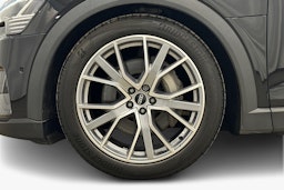 musta Audi e-tron 2023 kuva 11.