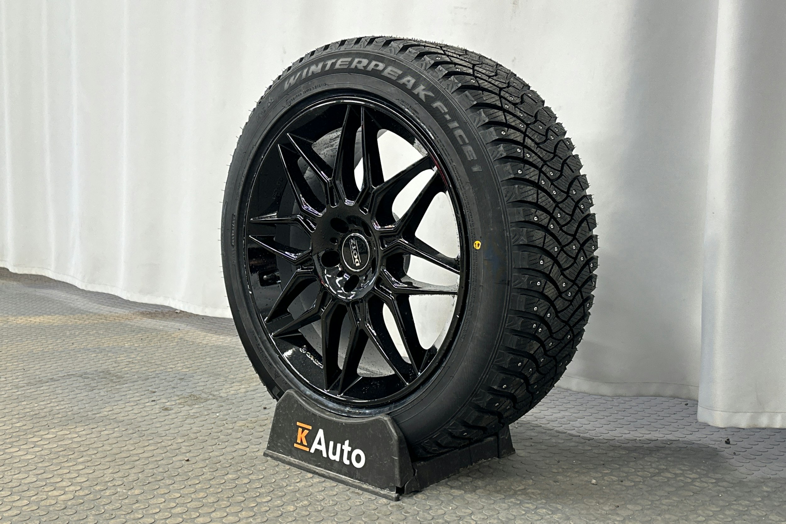 musta Audi e-tron 2023 kuva 12.