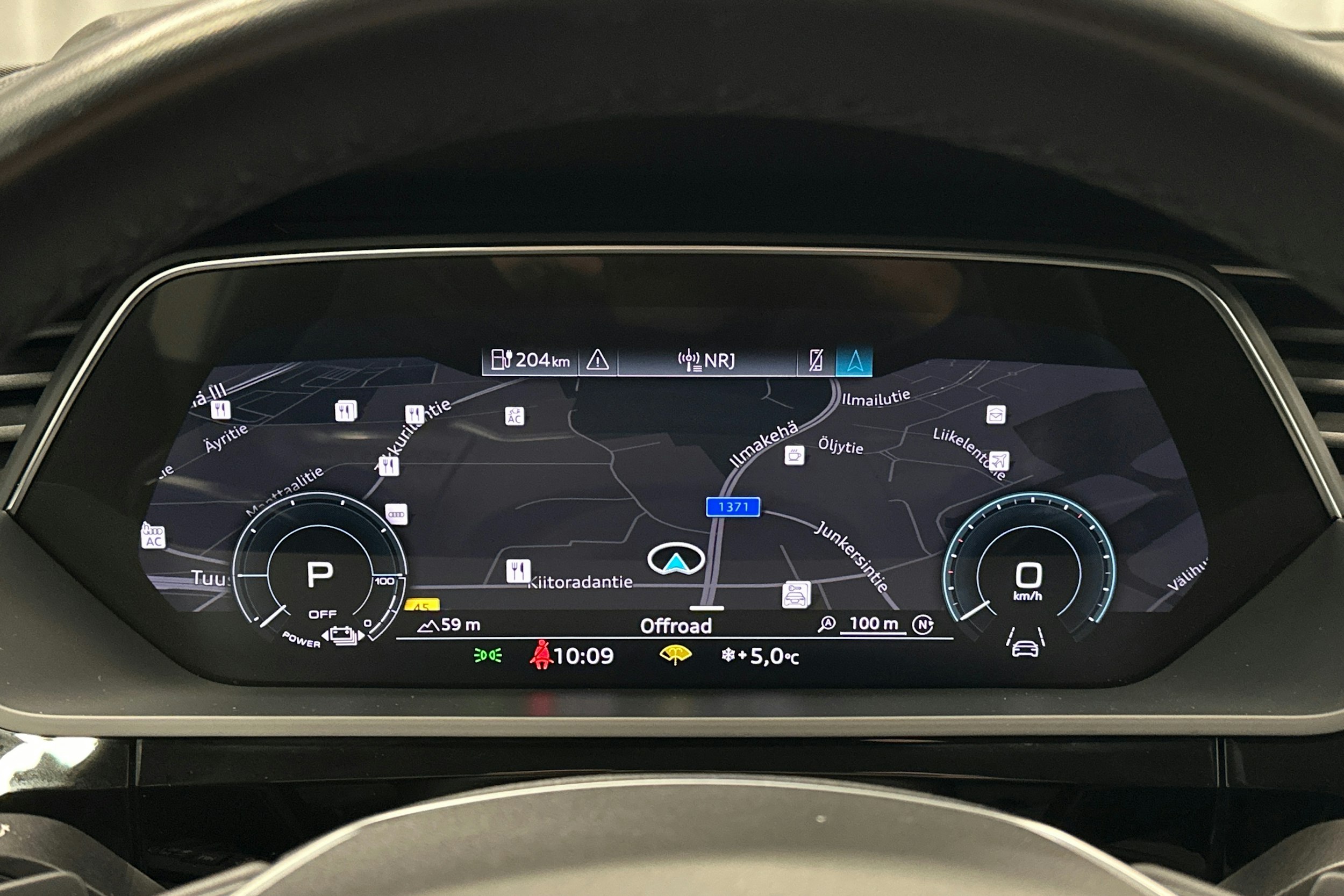 musta Audi e-tron 2023 kuva 20.