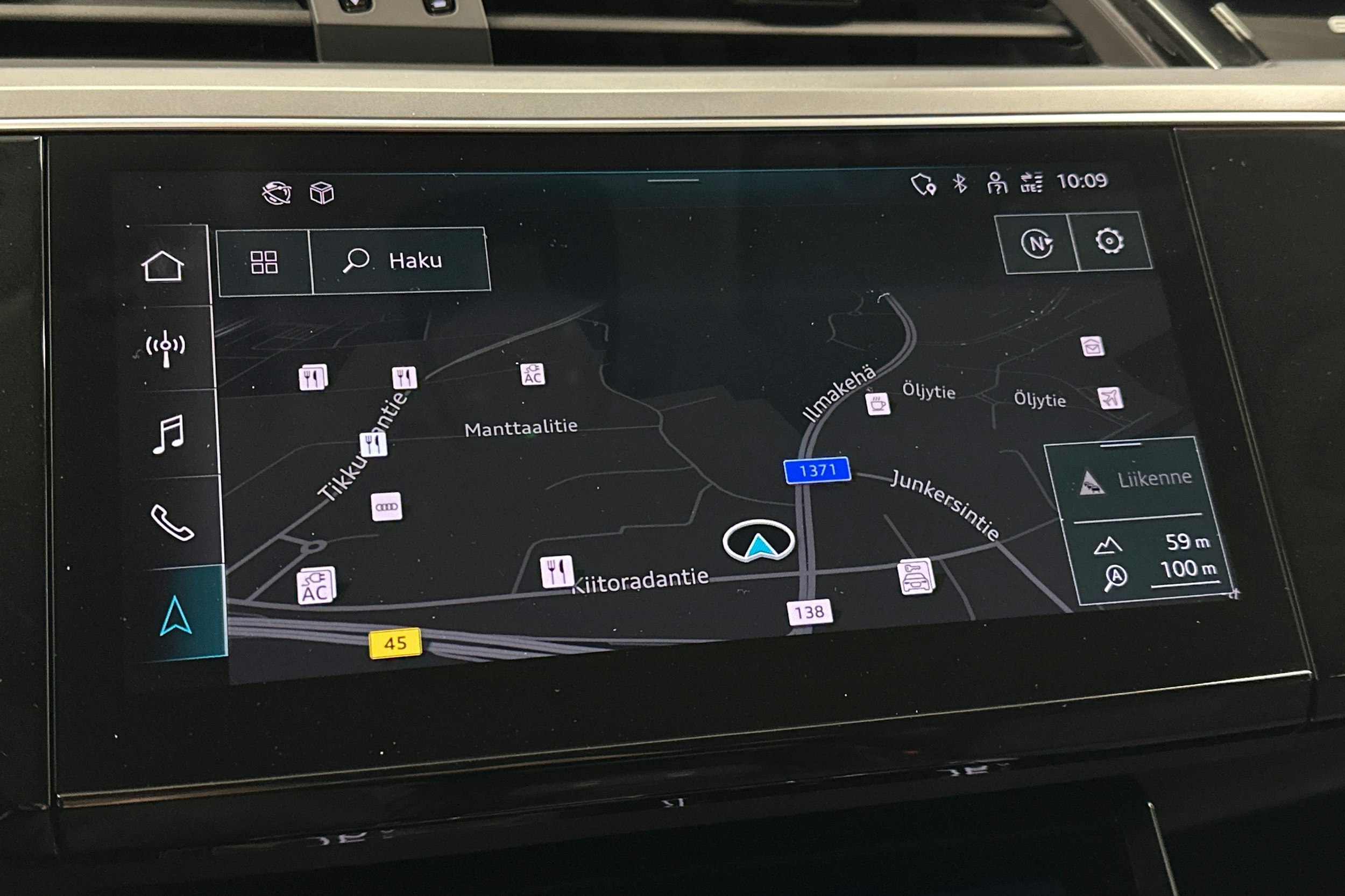 musta Audi e-tron 2023 kuva 21.