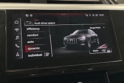 musta Audi e-tron 2023 kuva 22.