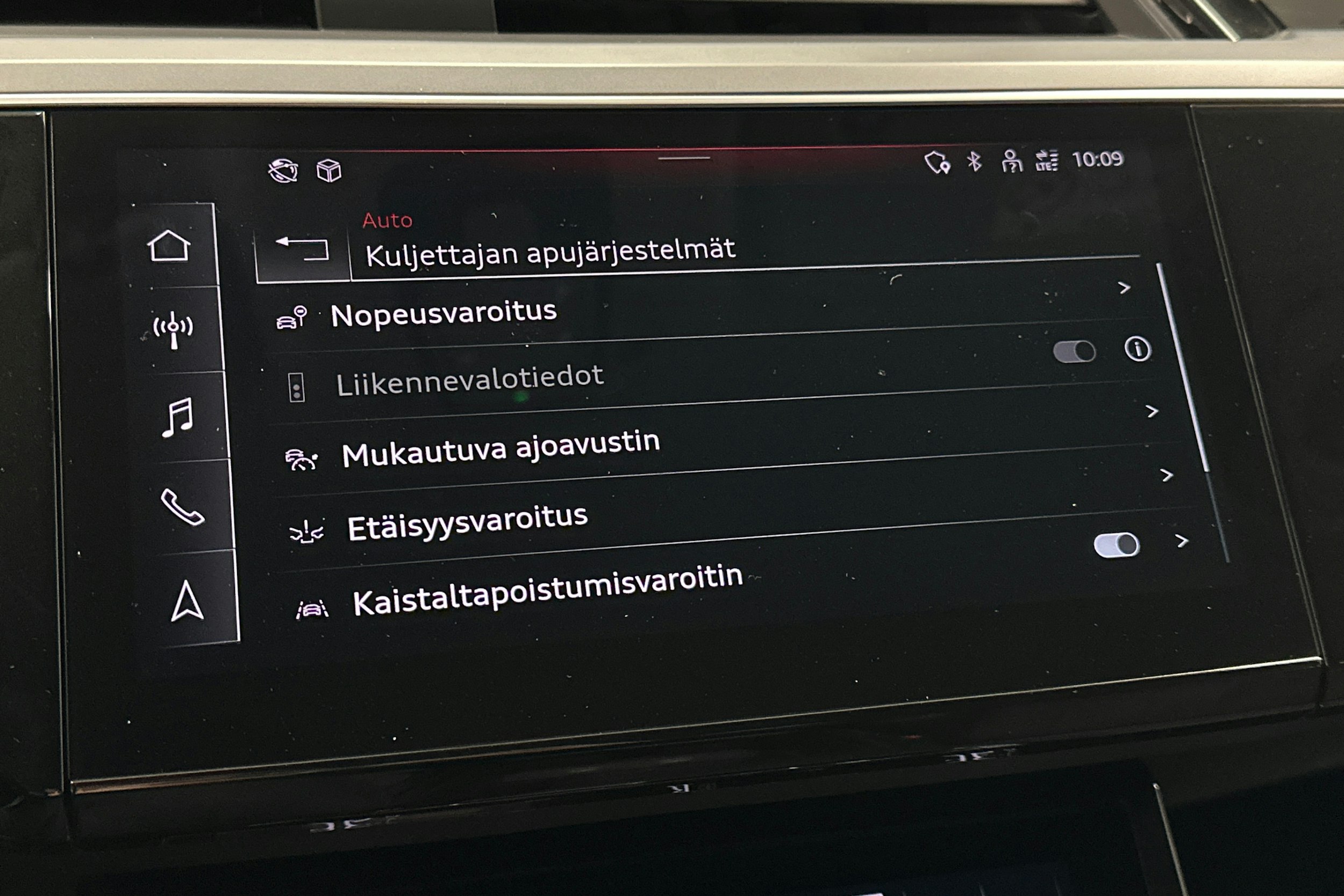 musta Audi e-tron 2023 kuva 24.