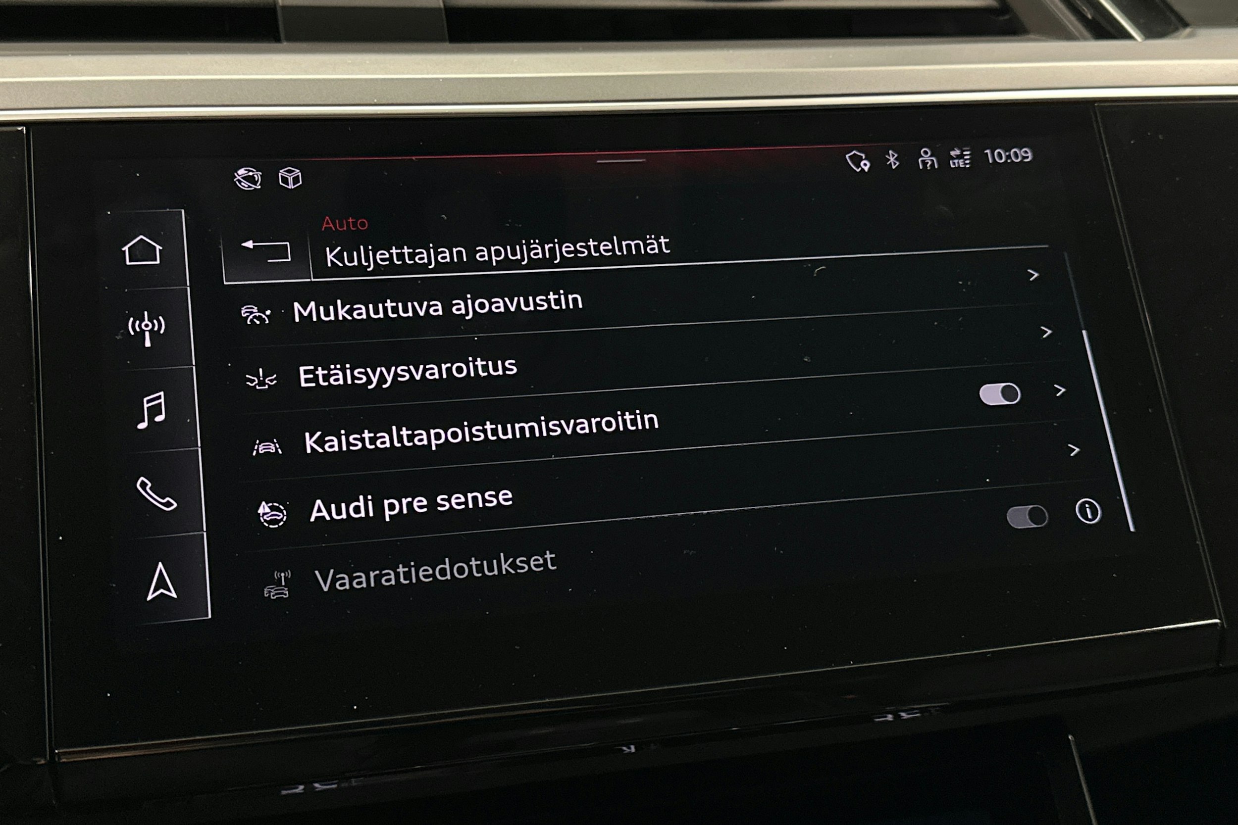 musta Audi e-tron 2023 kuva 25.