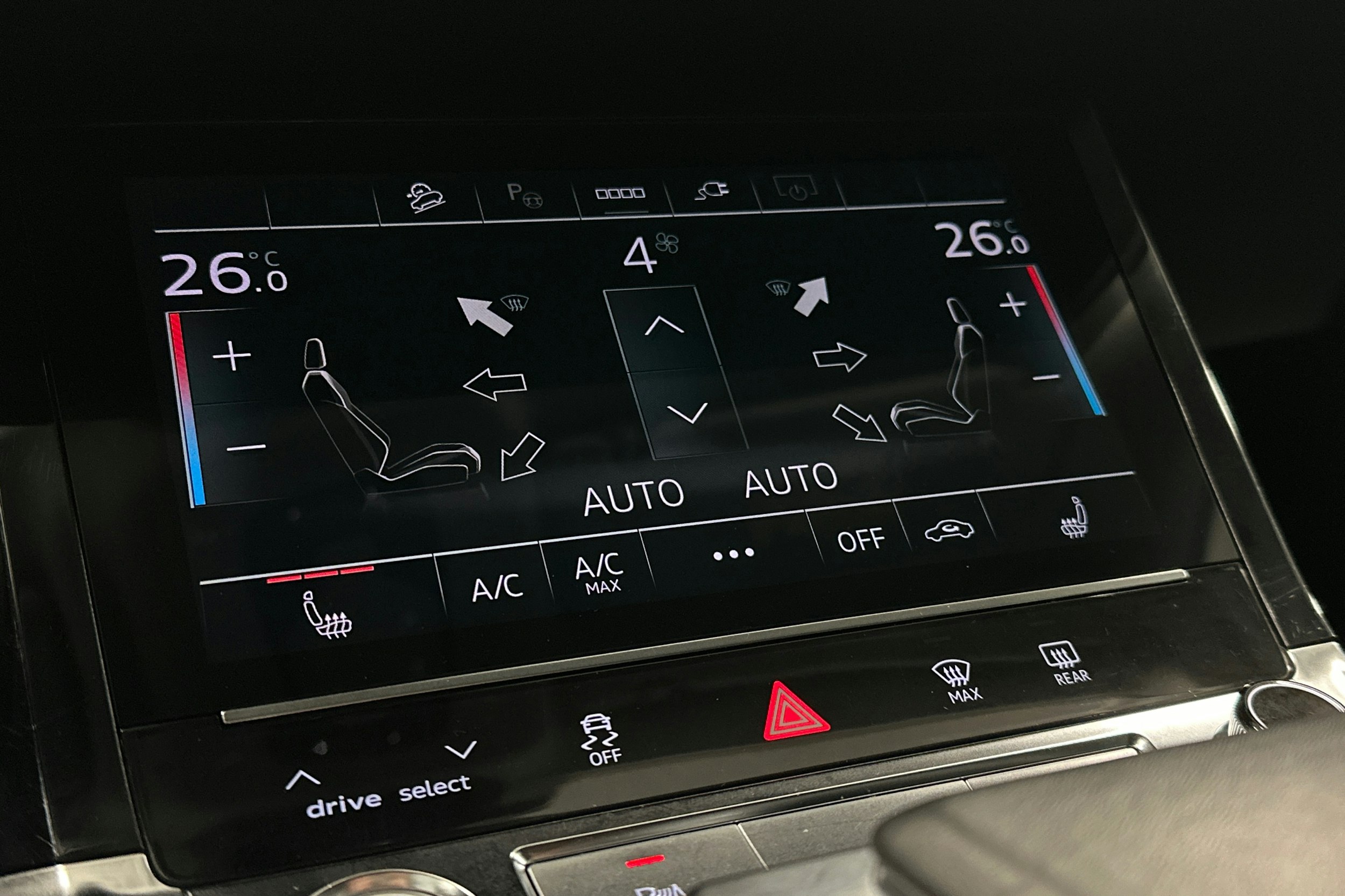 musta Audi e-tron 2023 kuva 28.