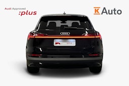 musta Audi e-tron 2023 kuva 3.