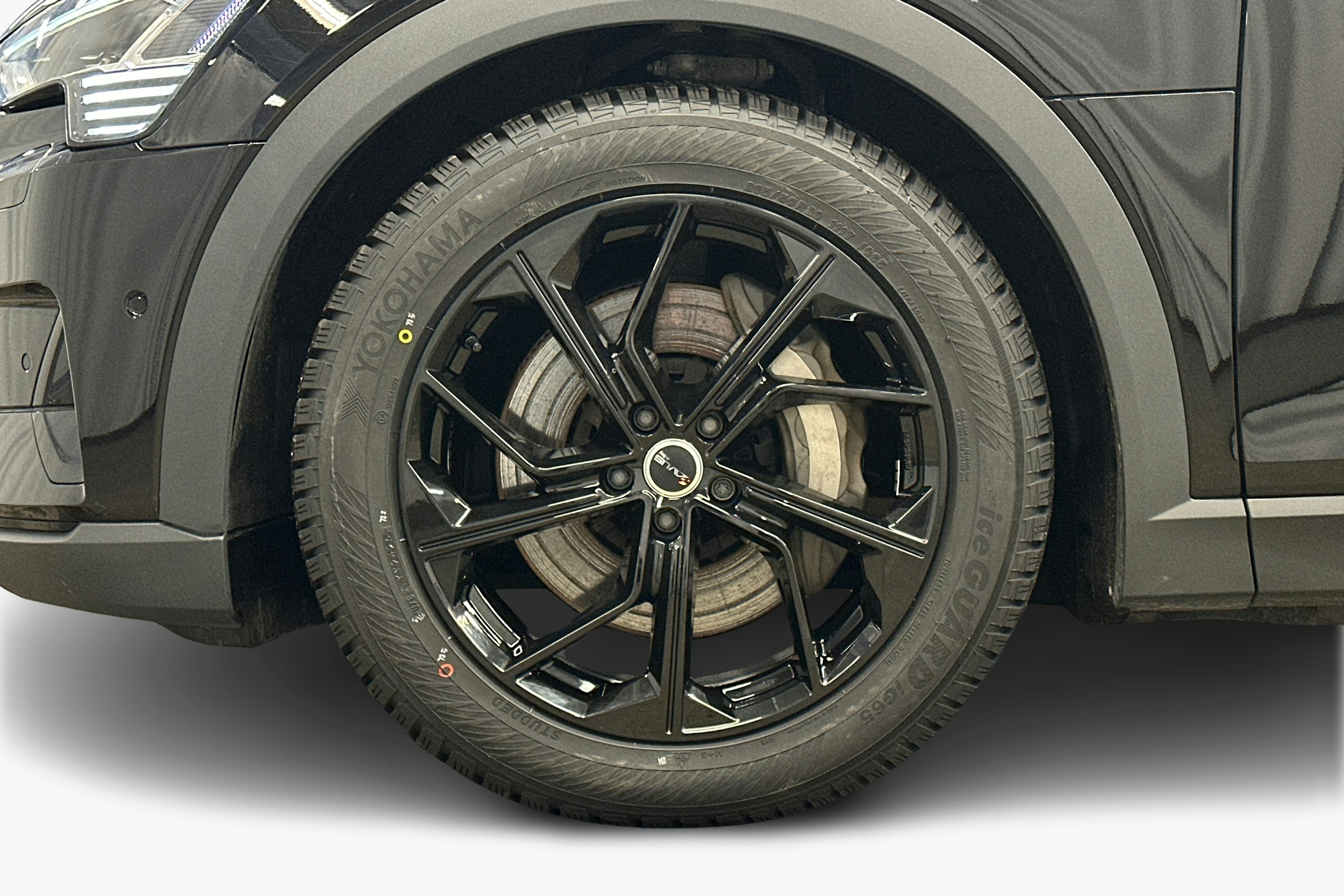 musta Audi e-tron 2023 kuva 11.