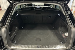 musta Audi e-tron 2023 kuva 13.