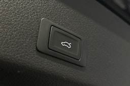 musta Audi e-tron 2023 kuva 14.