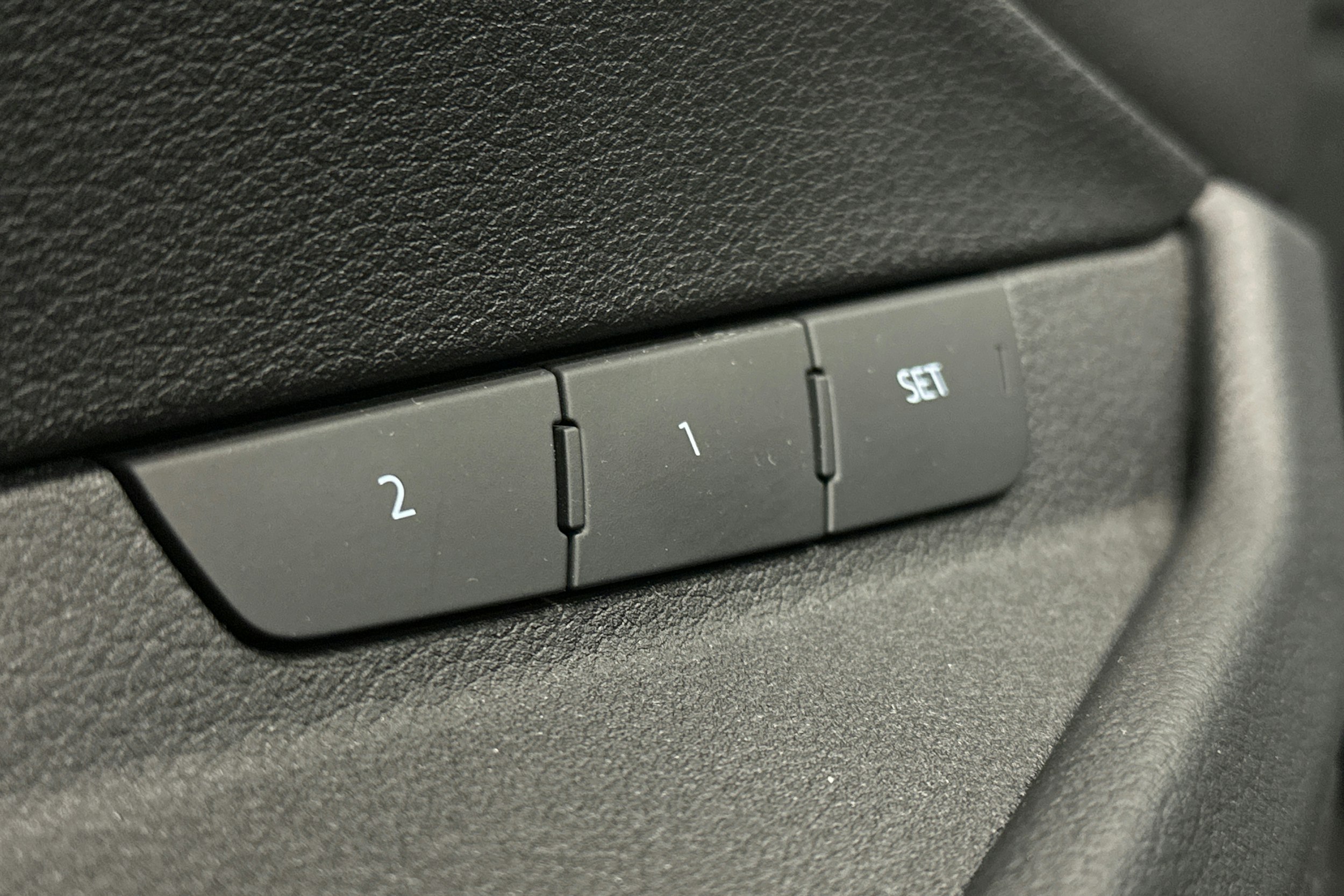 musta Audi e-tron 2023 kuva 17.