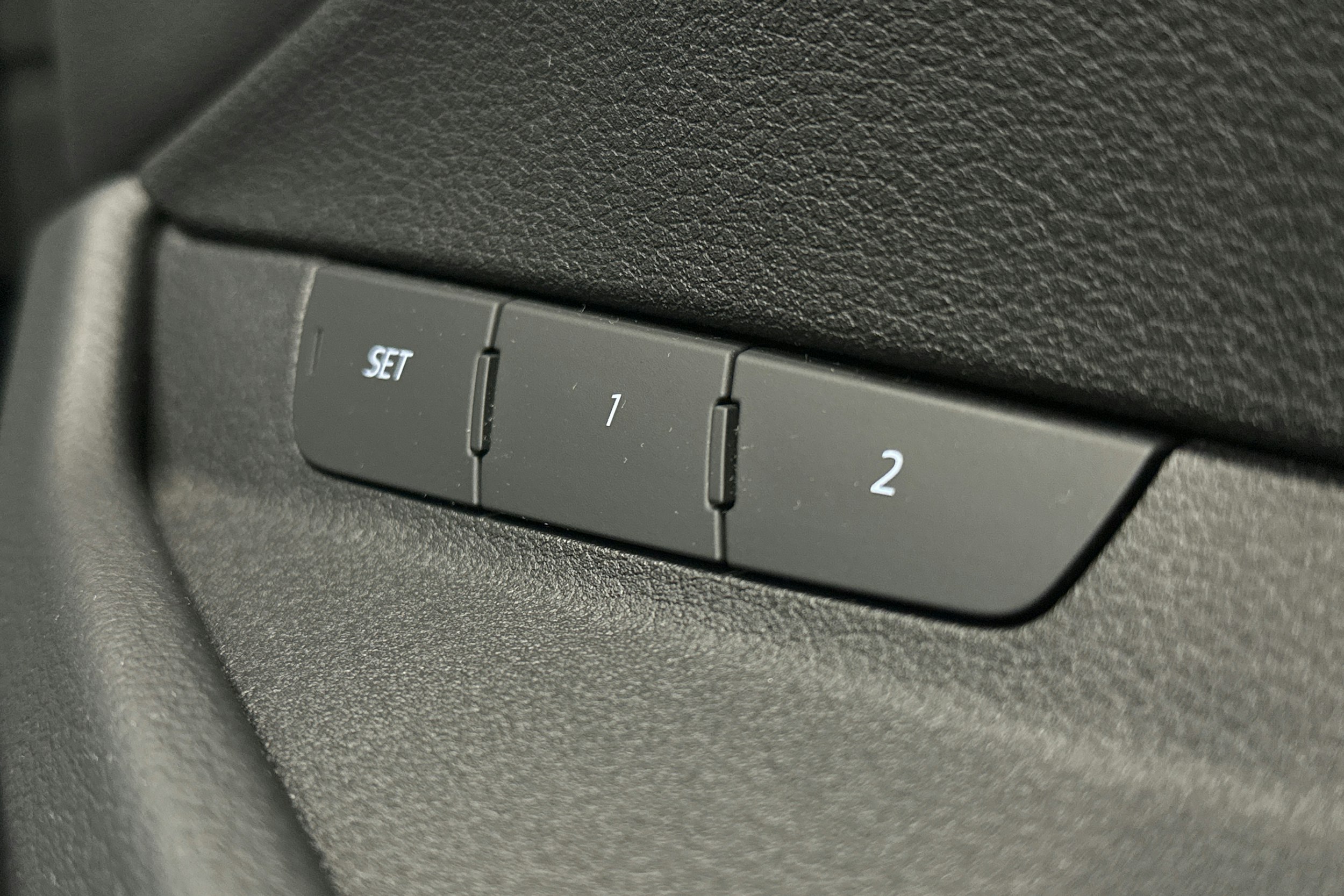 musta Audi e-tron 2023 kuva 19.