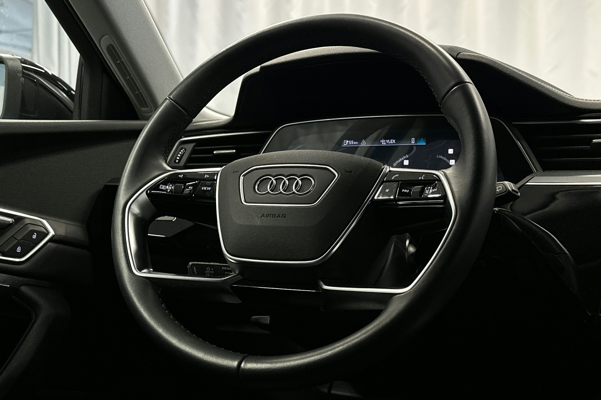 musta Audi e-tron 2023 kuva 20.