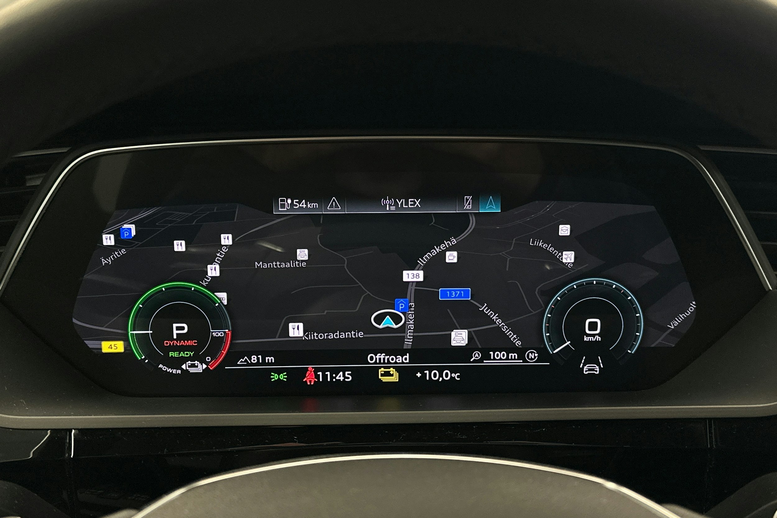 musta Audi e-tron 2023 kuva 24.