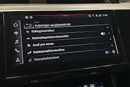 musta Audi e-tron 2023 kuva 31.