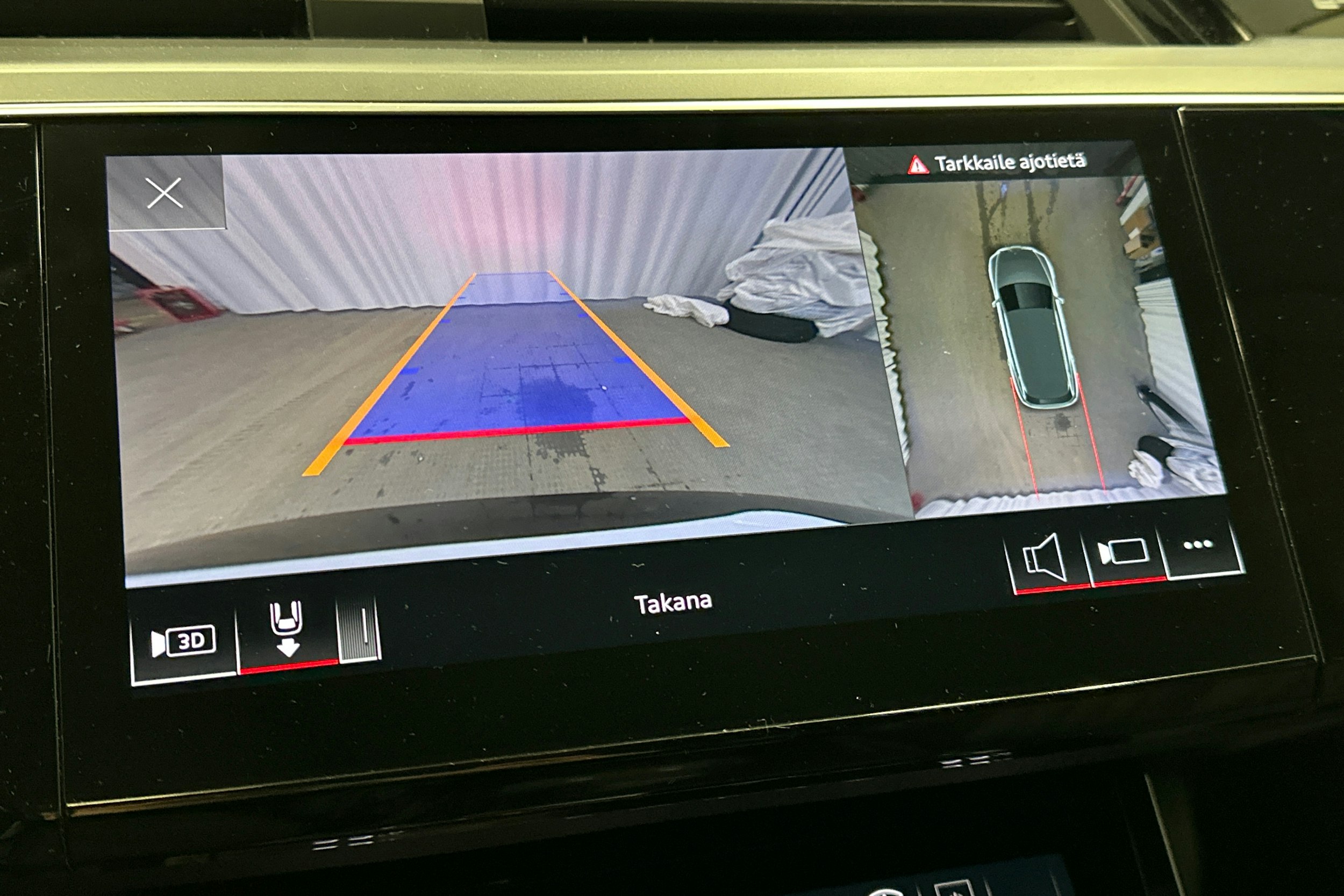 musta Audi e-tron 2023 kuva 32.