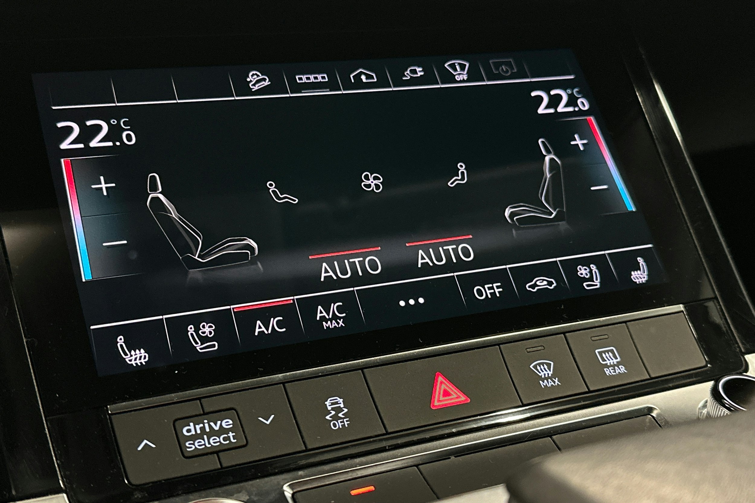 musta Audi e-tron 2023 kuva 33.