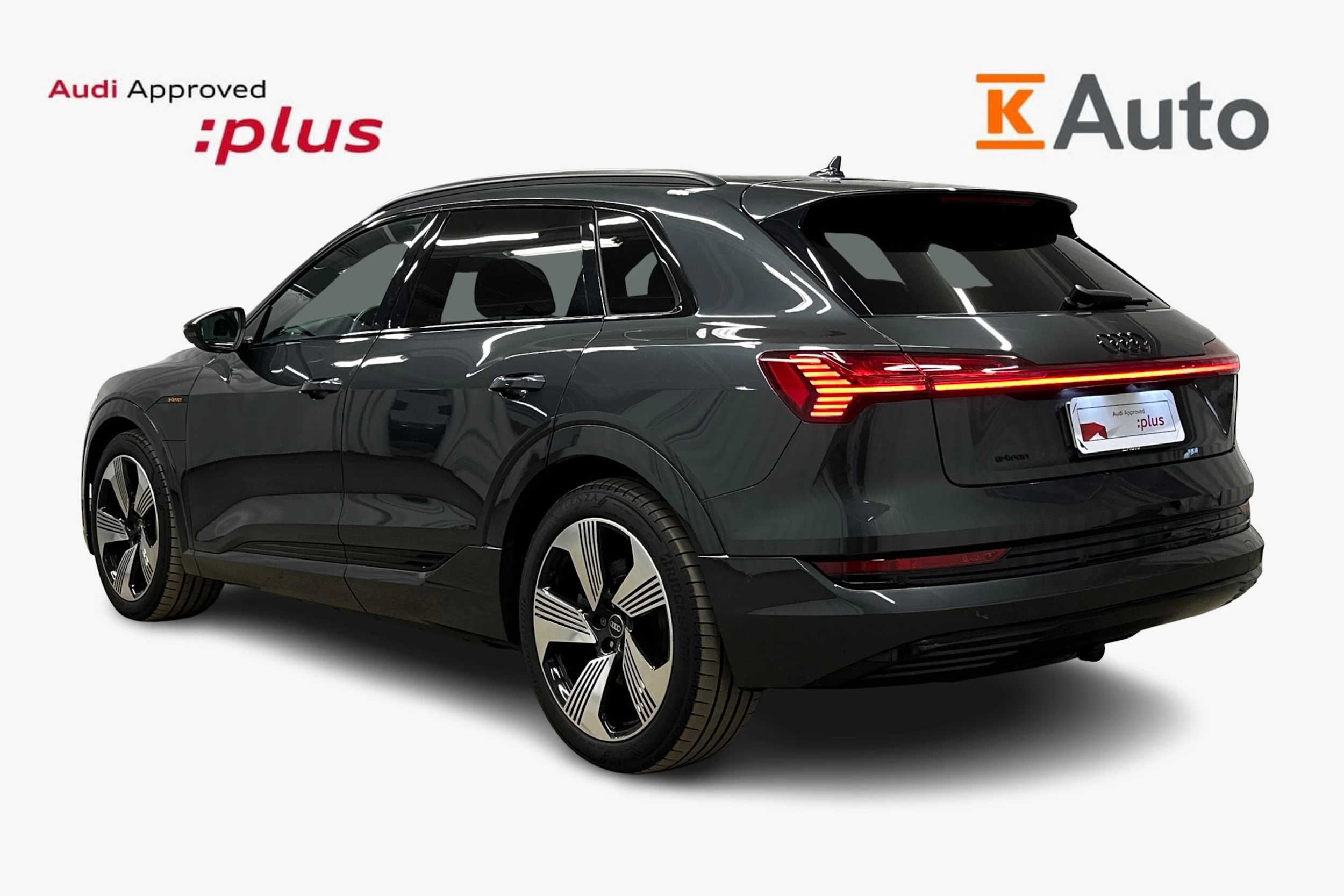 harmaa Audi e-tron 2023 kuva 2.