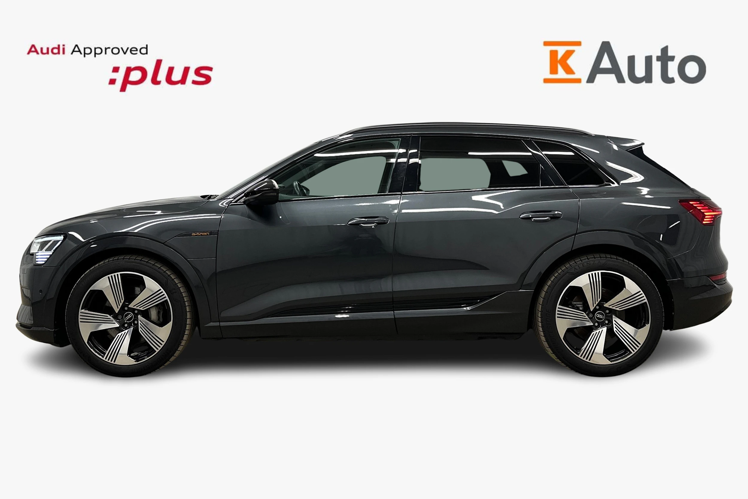 harmaa Audi e-tron 2023 kuva 5.