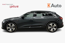 harmaa Audi e-tron 2023 kuva 5.