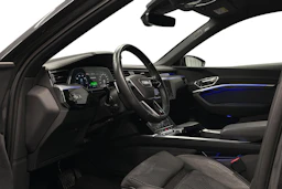 harmaa Audi e-tron 2023 kuva 6.