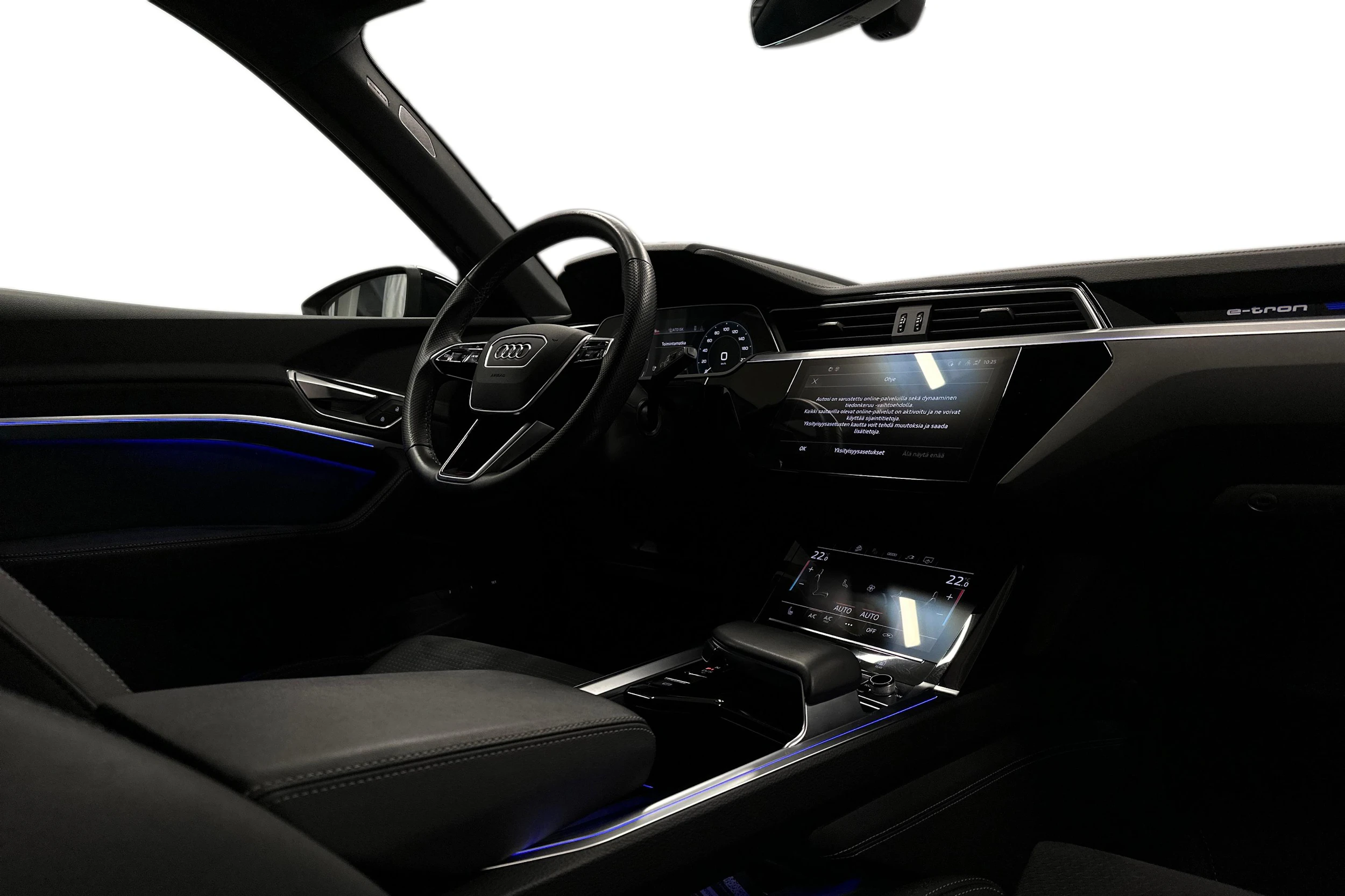 harmaa Audi e-tron 2023 kuva 7.