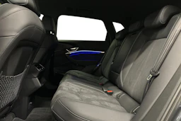 harmaa Audi e-tron 2023 kuva 8.