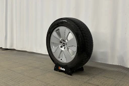 harmaa Audi e-tron 2023 kuva 10.