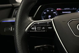 harmaa Audi e-tron 2023 kuva 11.