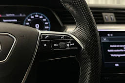 harmaa Audi e-tron 2023 kuva 12.