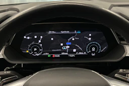 harmaa Audi e-tron 2023 kuva 13.