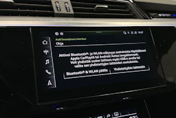 harmaa Audi e-tron 2023 kuva 16.