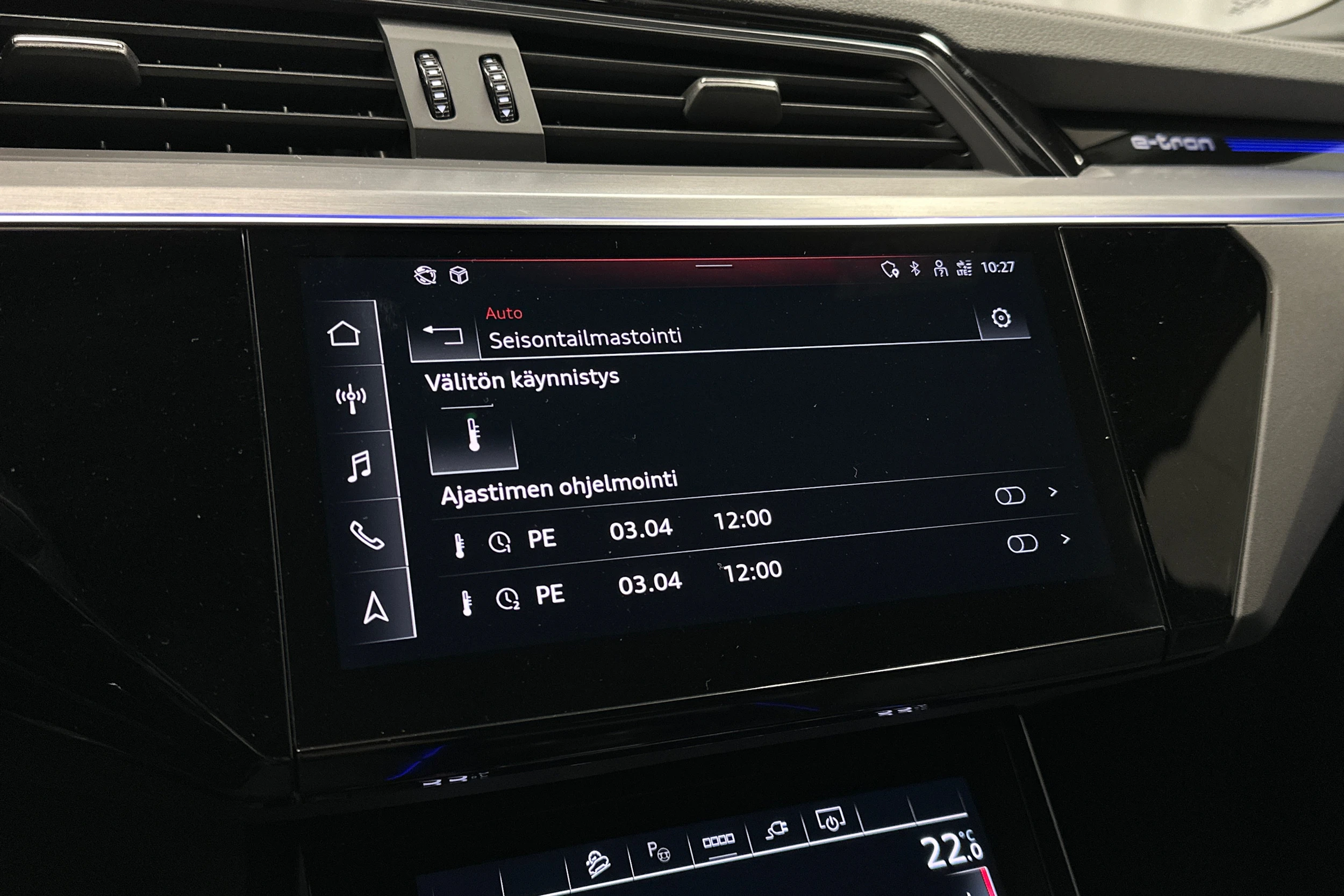 harmaa Audi e-tron 2023 kuva 18.