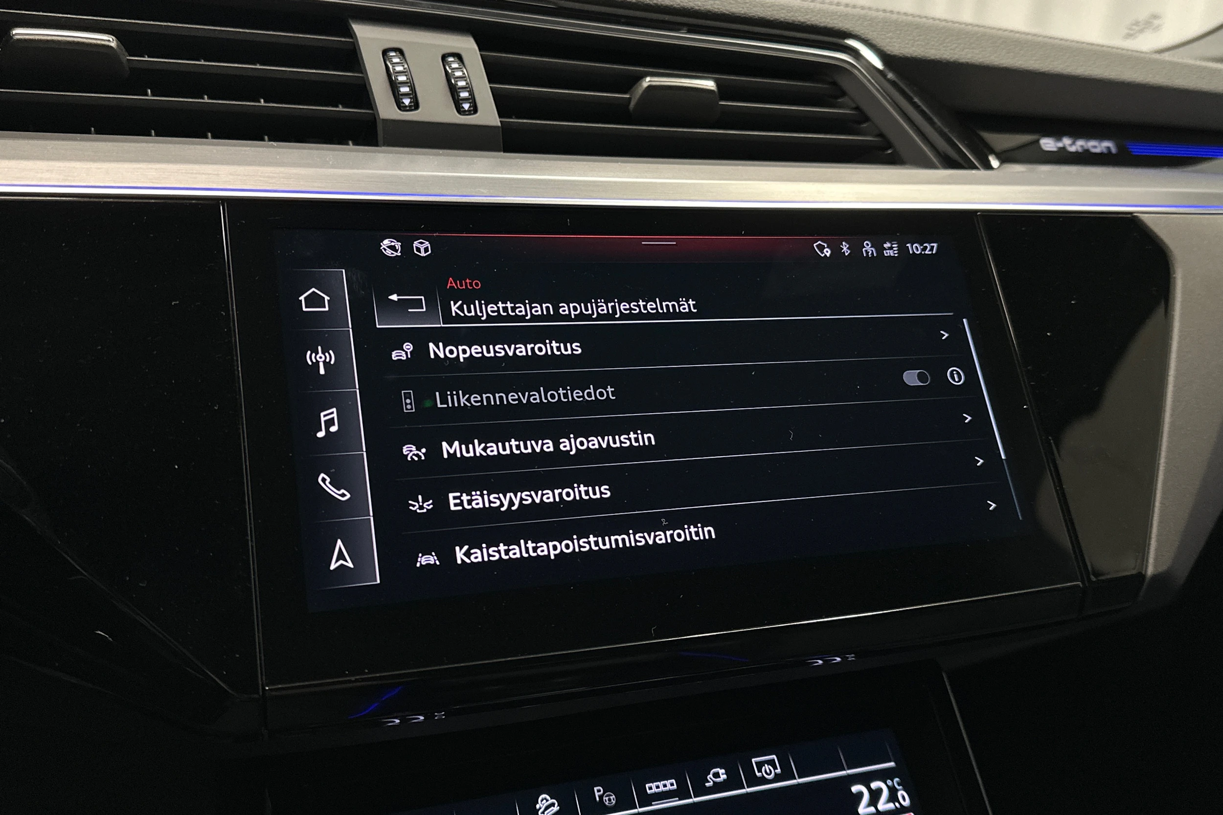 harmaa Audi e-tron 2023 kuva 20.