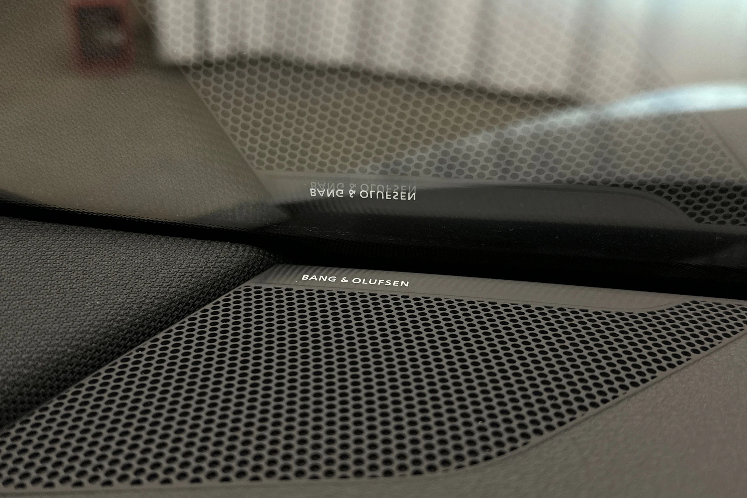 harmaa Audi e-tron 2023 kuva 23.