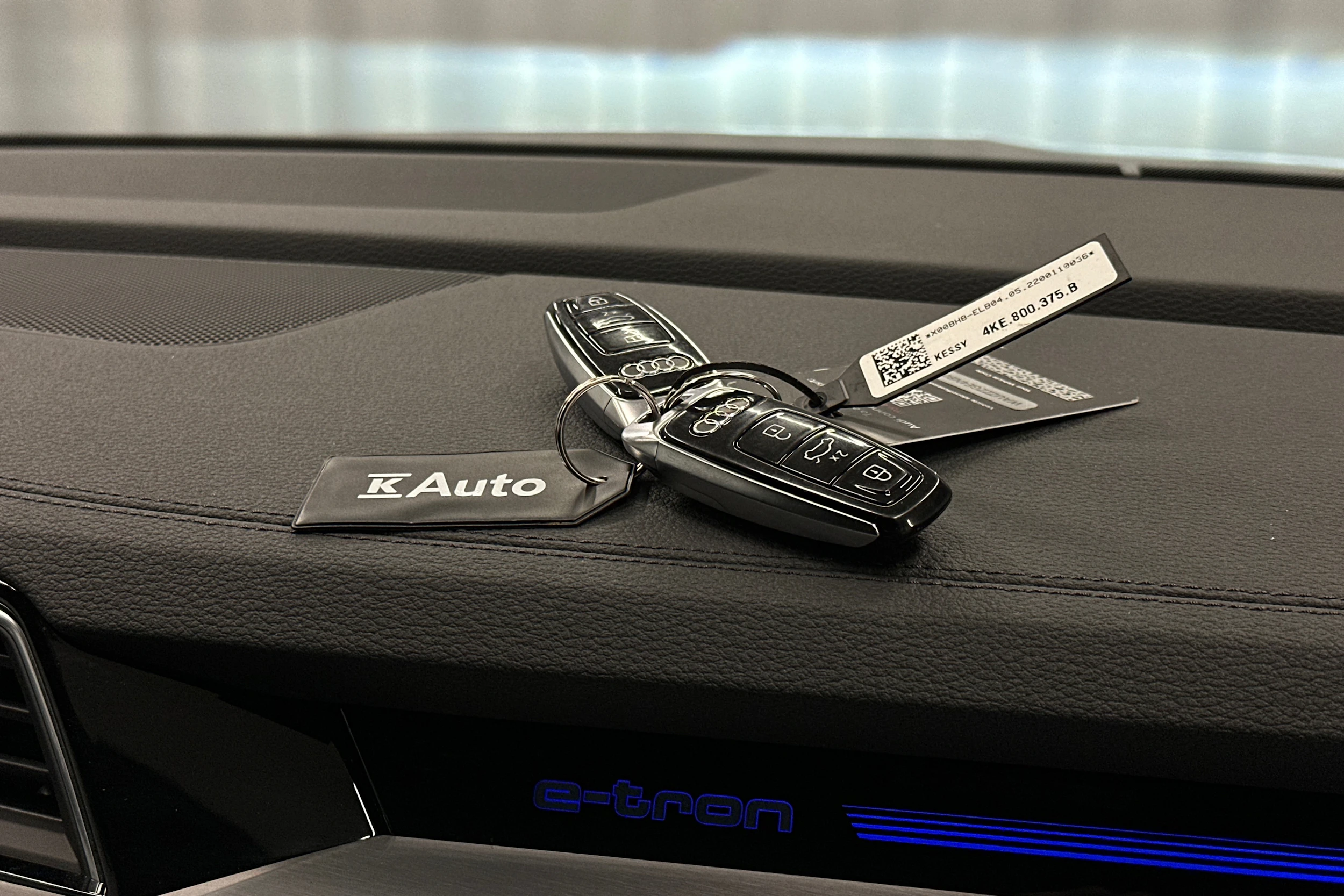 harmaa Audi e-tron 2023 kuva 28.